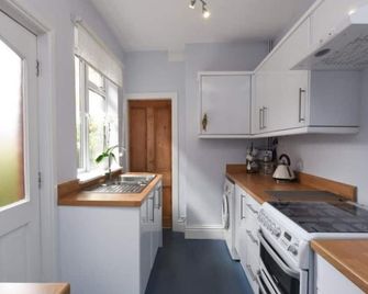 Johnson Road Near Erdington Station - Birmingham - Kuchnia