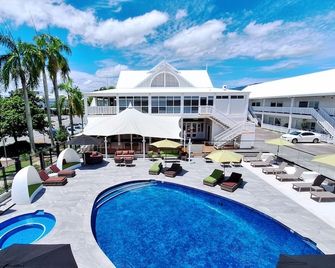 Ramada By Wyndham Cairns City Centre - Cairns - Pool