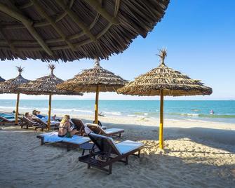 Hoi An Aurora Riverside Hotel and Spa - Hoi An - Beach