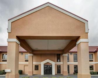 Quality Inn & Suites Pine Bluff - Pine Bluff - Gebäude