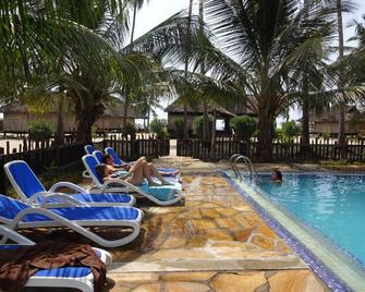 Barry's Beach Resort - Mkwaja - Piscina