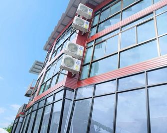 Aplus Deluxe Hotel - Ko Lipe - Building