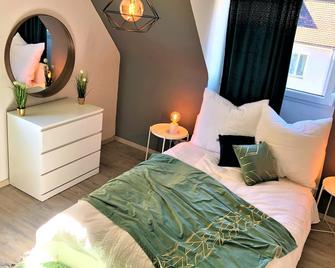 Central-Modern, The Fine Wine Near Mtu By Lakescape Fewos - Friedrichshafen - Bedroom