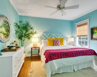 Pineapple Breeze ~ Just Renovated Home In The Meadows With Pool! - Key West - Soverom