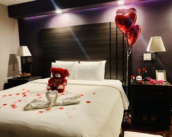 Greentree Inn & Suites Alhambra - Alhambra