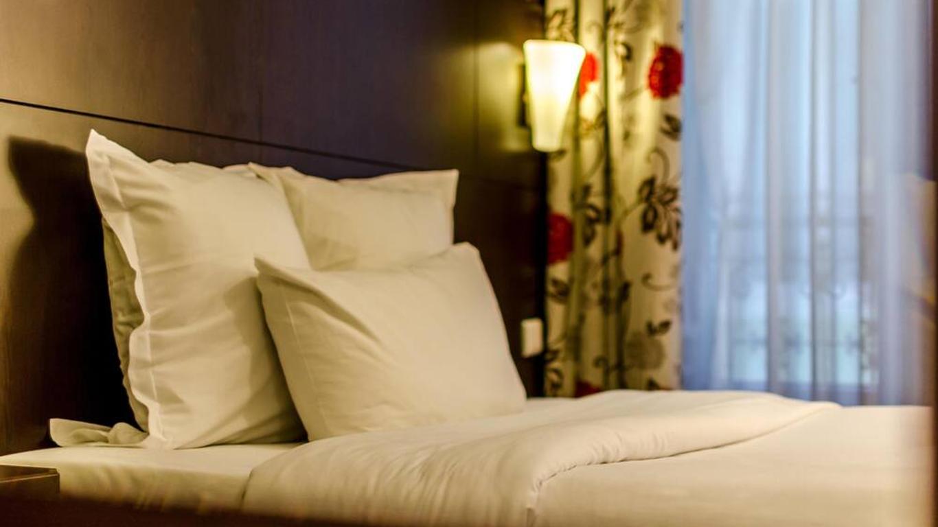 โรงแรมริเวียร่า