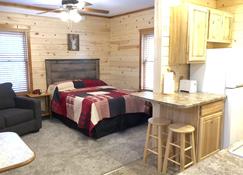 Rockerville Lodge & Cabins - Keystone - Bedroom