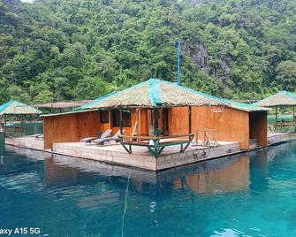 Paolyn Floating House Restaurant - Coron - Pool