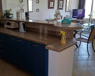 Einbay Sunset Haven by the Sea 3 BR Family retreat - Suez - Cocina
