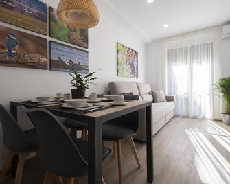 Luxor Torre del Clavero Apartments - Salamanca - Comedor