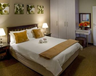 Room in B&B - Cozy Guest Room With Double Bed, Sofa bed and Kitchen, Near Port Elizabeth - Port Elizabeth - Yatak Odası