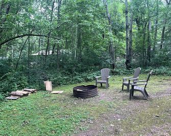 Rustic, lake-side, 4-bedroom cabin at Oak Grove Resort - Chetek - Patio