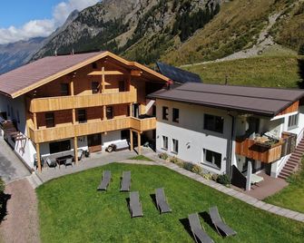 Haus Bergheim - St. Leonhard im Pitztal - בניין