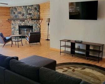 Htr Adirondacks - Old Forge - Obývací pokoj