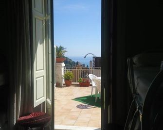 Hostel Taormina Homstel - Taormina - Balcón