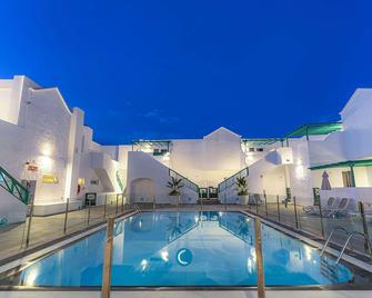 Apartamentos Celeste - Costa Teguise - Piscina