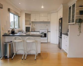 Prime location at Mt Eden- Cozy Vibe 3BR Home - Auckland - Cocina