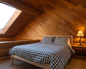 Beauty up at Baldy. Renovated. Luxury 6 Bed/3 Bath Ski Inn/Ski Out - Rock Creek - Bedroom