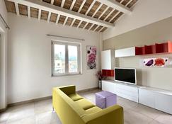 S023 - Sirolo, magnificent design three-room apartment with terrace - Sirolo - Wohnzimmer