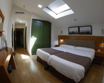 Hotel El Carmen - Puente Genil - Bedroom
