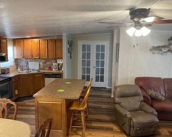 Comfortable Okeechobee Home Minutes From Scott Driver, Okee-Tantie Boat Ramp - Okeechobee - Kitchen