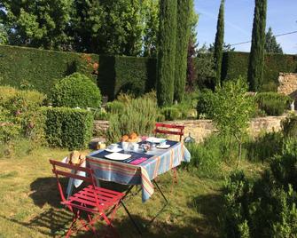 B&B Chambre de Julie Le Jardin - Vaison-la-Romaine - Binnenhof