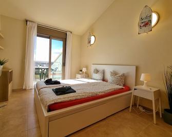 Villa Los Vientos only 100m to the surf beach, terrace, balcony, sea view, wifi - Granadilla - Soveværelse