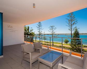 Silvershore Apartments on the Broadwater - Biggera Waters - Balcony