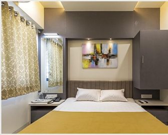 Hotel Rajlaxmi Grand - Kolhapur - Schlafzimmer