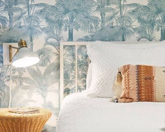 Folliday Inn- The Coronado- Room 11 - Folly Beach
