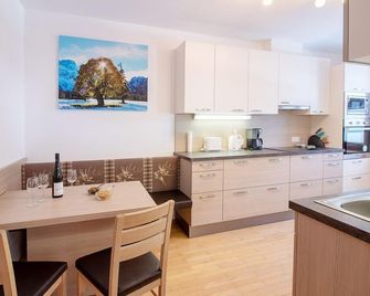Ferienwohnung Adler.suite - Natur.erlebnis.hotel Post Hinterriß - Eben am Achensee - Kuchyň
