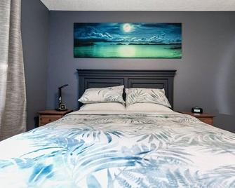 Great 1-bedroom Suite Near Downtown Langford - Victoria - Bedroom