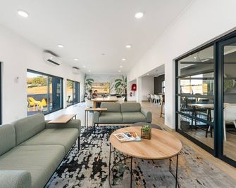 Ballito Village 69 by Host Agents - Ballito - Wohnzimmer