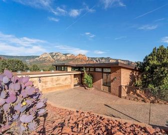 Luxury Uptown Home With Views And Hot Tu - 塞多納