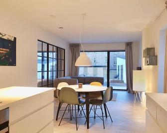Fantastic Apartment w French Balcony - Århus - Comedor