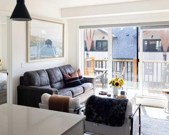Golden Ridge - 2 Bedroom plus Den - Canmore - Living room