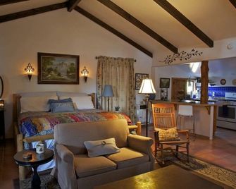 Private Cottage “Storybook Barn” - Julian - Habitación