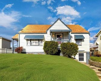 Captain's Landing-Spacious 4br Airbnp • Near Campus•parks & Dining • Free Pizza - Steubenville - Gebouw