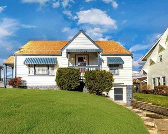 Captain's Landing-Spacious 4br Airbnp • Near Campus•parks & Dining • Free Pizza - Steubenville - Gebouw