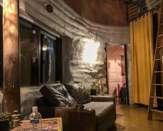 Bioconstruction House and the most beautiful sunset in Chapada - Alto Paraíso de Goiás - Pokój dzienny