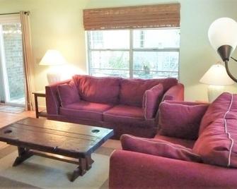 Ariel West Duplex Duplex - Jekyll Island - Living room