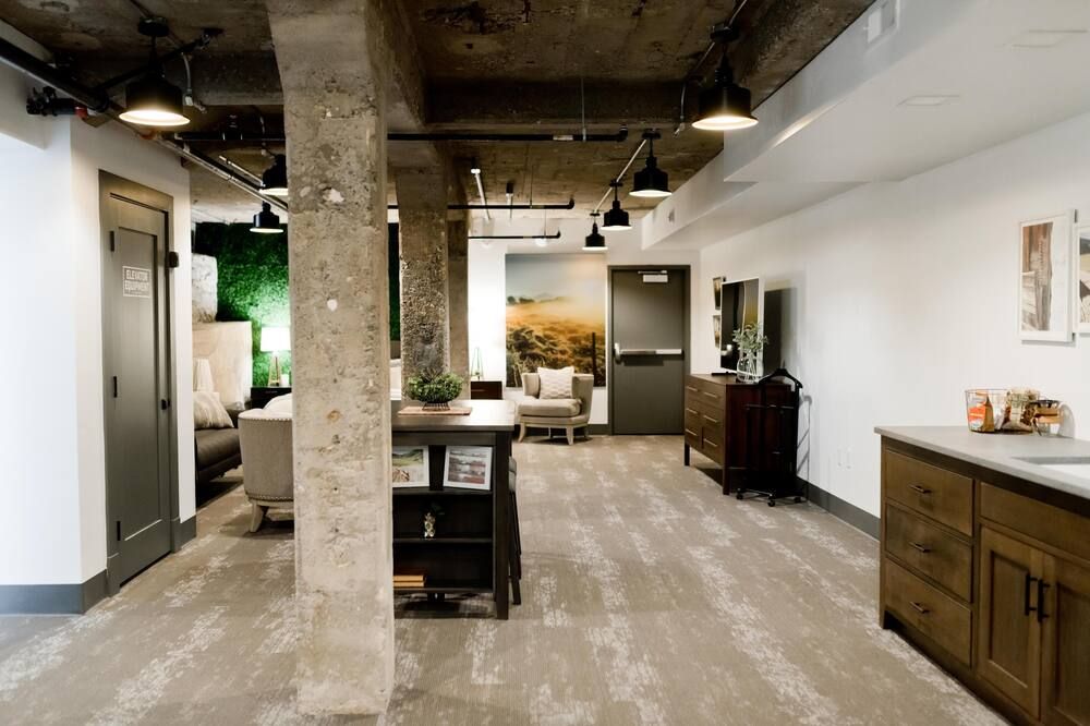 Lower Flat Luxury Suite - 920 SQ FT - Perfect Launchpad for any Adventure - Logan - Lobby
