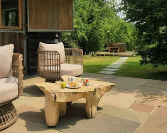 Kent Family Retreat · Stable + Shepherd's Hut - Cranbrook - Patio