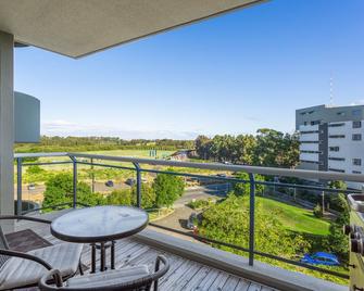 Gorgeous 1-Bed with Balcony, Pool and Sauna - West Ryde - Balcony