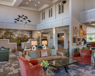 La Quinta Inn & Suites by Wyndham Paso Robles - פאסו רובלס - טרקלין