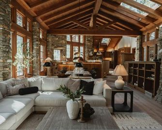 Luxury Nature Getaway Stone House by Casa Oso - Mariposa - Habitación