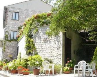 Hotel La Rocca - Gubbio - Binnenhof