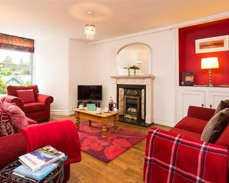 Biskey Steps, Family Friendly, With A Garden In Bowness-On-Windermere - Bowness-on-Windermere - Living room