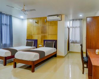Capital O Qualia Heights Madhapur Beside Cyber Tower - Hyderabad - Bedroom