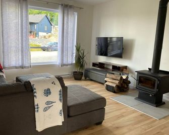 Chalet du Bonheur - Double Bed Room - Lac Etchemin - Living room